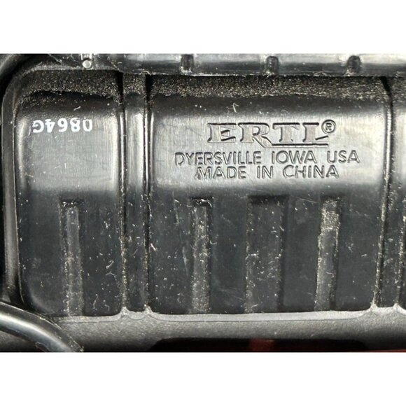 1969 Red & White Stripes Camaro Z/28 1993 ERTL American Muscle : 1/18 Diecast - Picture 3 of 14